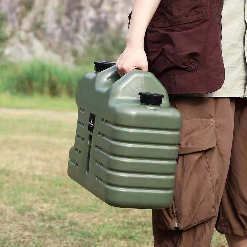 Tragbarer integrierter Wasserbehälter für Camping | Brehn