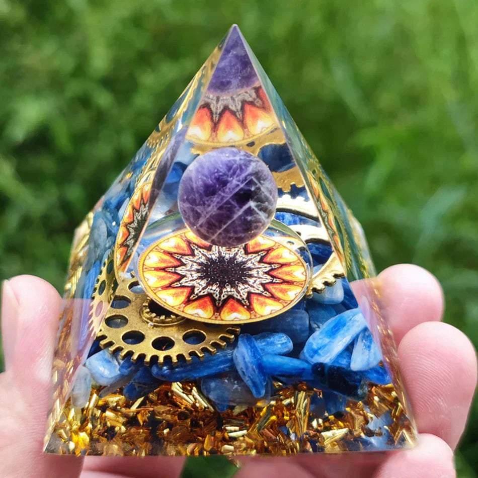 Orgonite-Pyramide mit Amethyst Pendel – Energie, Schutz und Dekoration | Brehn