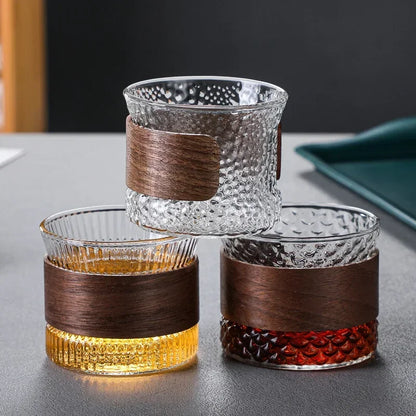 OakFlow Whisky Tumbler – Handgefertigtes Glas mit Holzakzent | Brehn