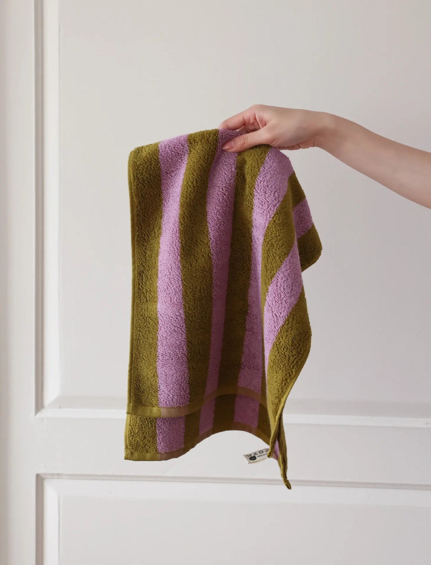 RetroStripe Luxe Baumwollhandtuch – Gestreiftes Baumwoll-Handtuch in Hotelqualität | Brehn