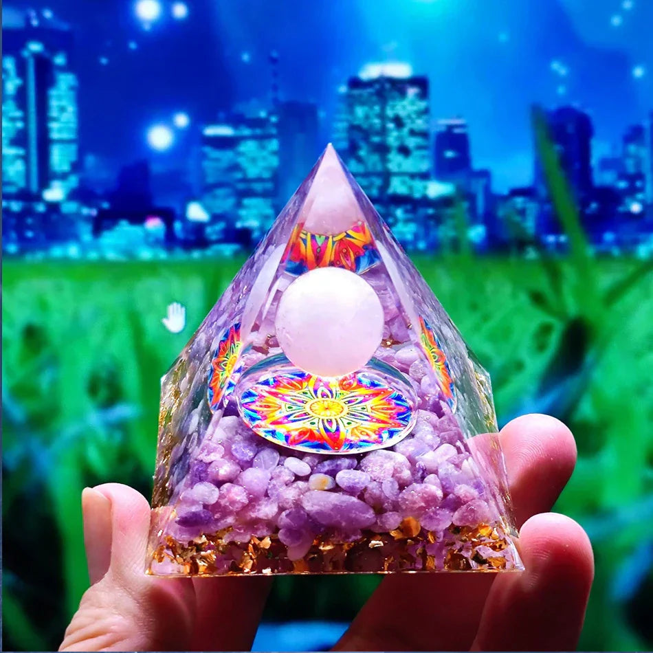 Orgonite-Pyramide mit Amethyst Pendel – Energie, Schutz und Dekoration | Brehn