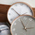 Luxuriöse Wanduhr aus Holz und Glas mit Minimalistischem Design | Brehn