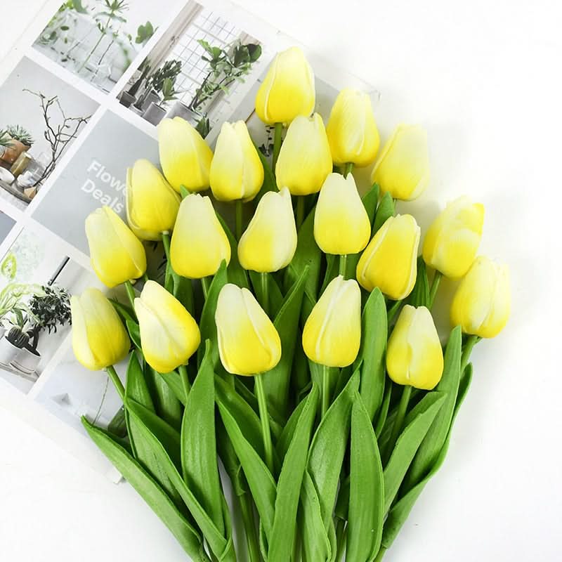 Künstlicher Tulpenstrauß mit realistisch wirkenden Blüten