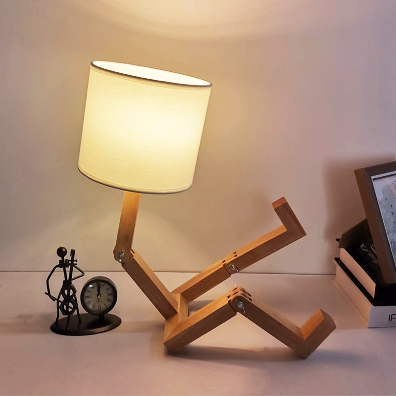 Thinker Holzroboter Moderne Nachttischlampe | Brehn