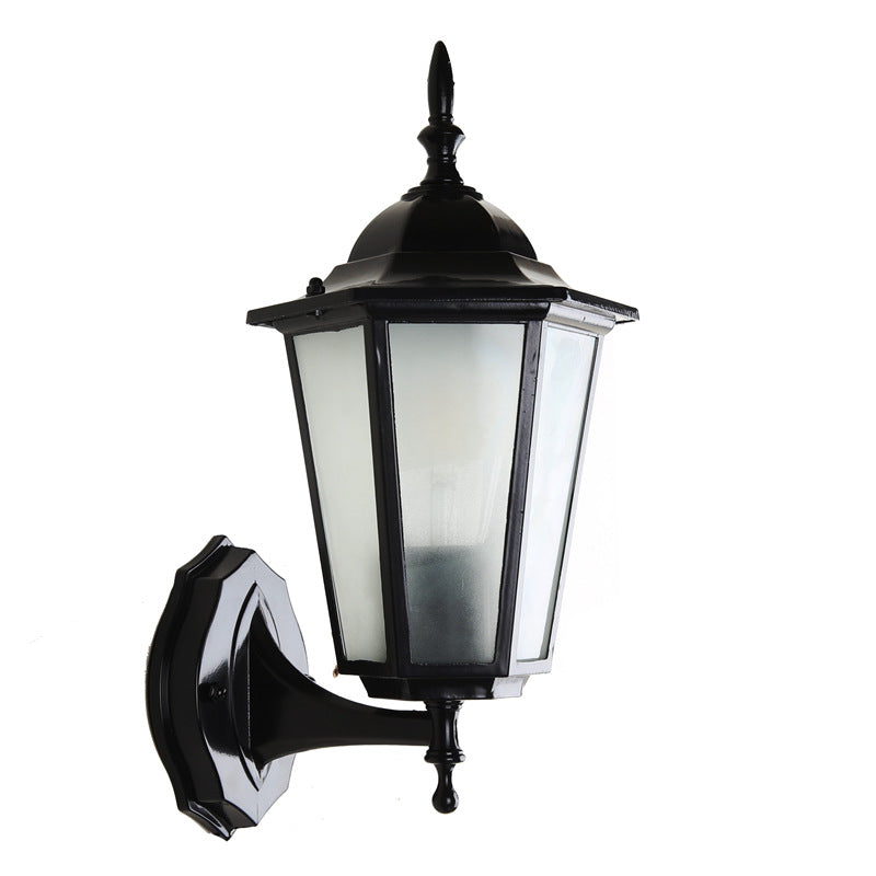 Sechseckige Wandleuchte mit Aluminiumrahmen, mattiertem Glas und einer Lichtquelle für den Außenbereich, geeignet für den Garten