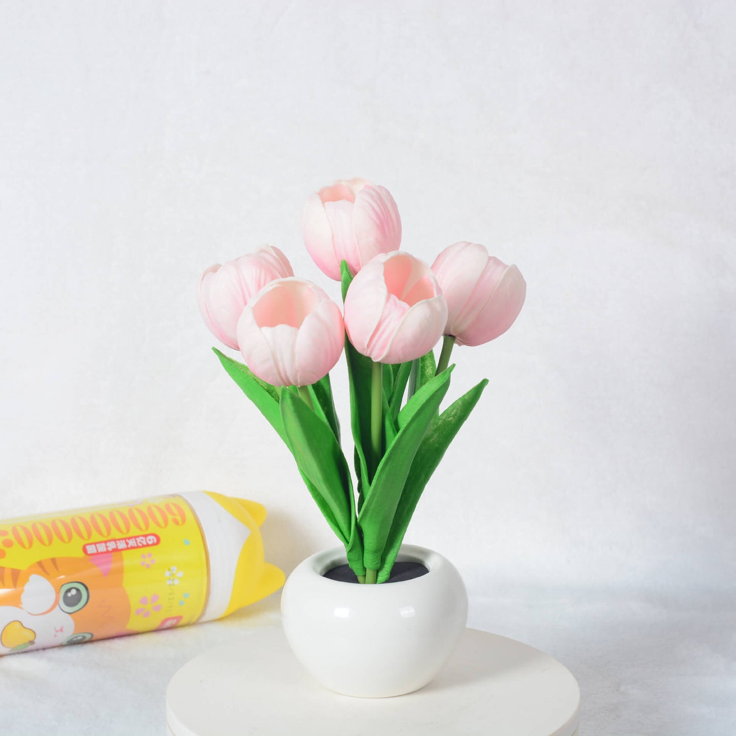 Moderne, kreative LED-Tischleuchte in Tulpen-Pfingstrosen-Optik