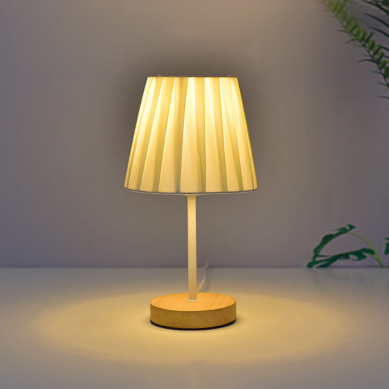 Brehn | Nordic Vintage Stoff Cone Massivholz LED Tischlampe