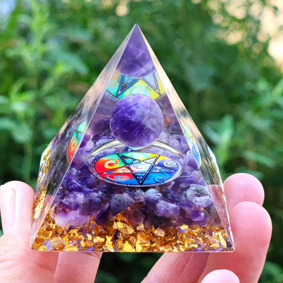 Orgonite-Pyramide mit Amethyst Pendel – Energie, Schutz und Dekoration | Brehn