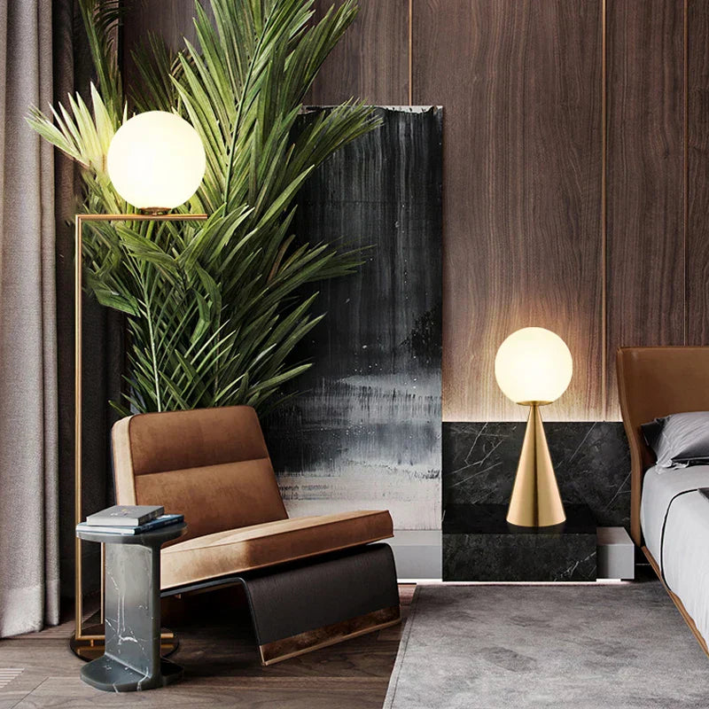 Brehn | Elegante Glaslampe mit subtiler Glut