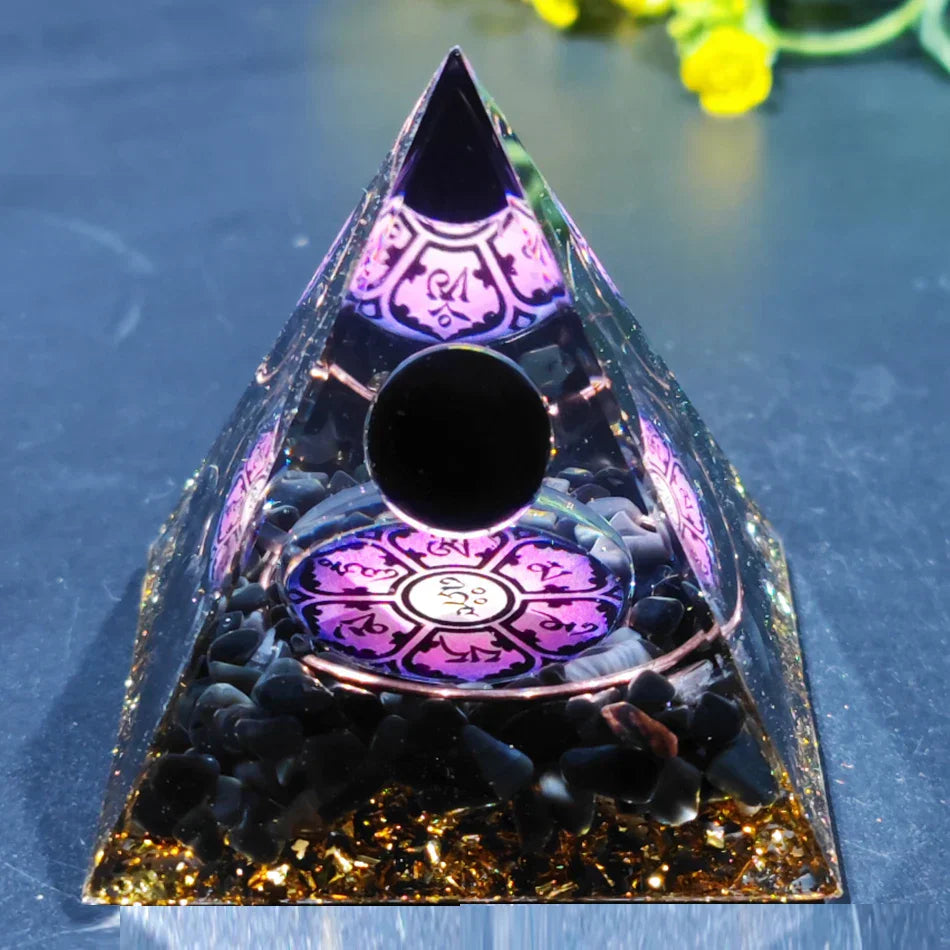 Orgonite-Pyramide mit Amethyst Pendel – Energie, Schutz und Dekoration | Brehn