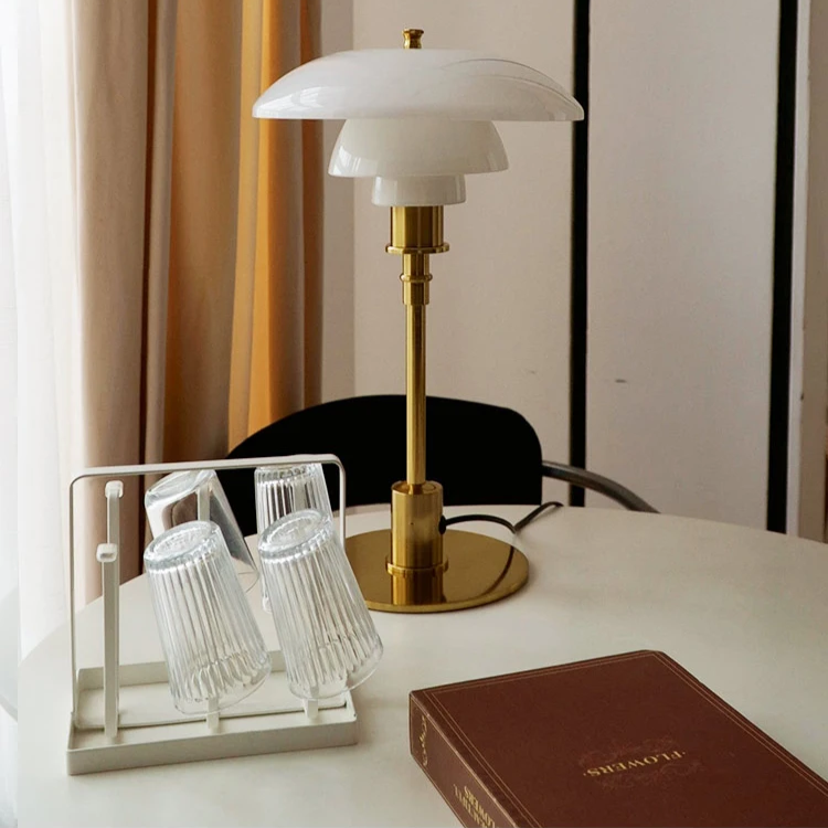 Brehn | Skandinavische Designer Tischlampe Minimalistisch