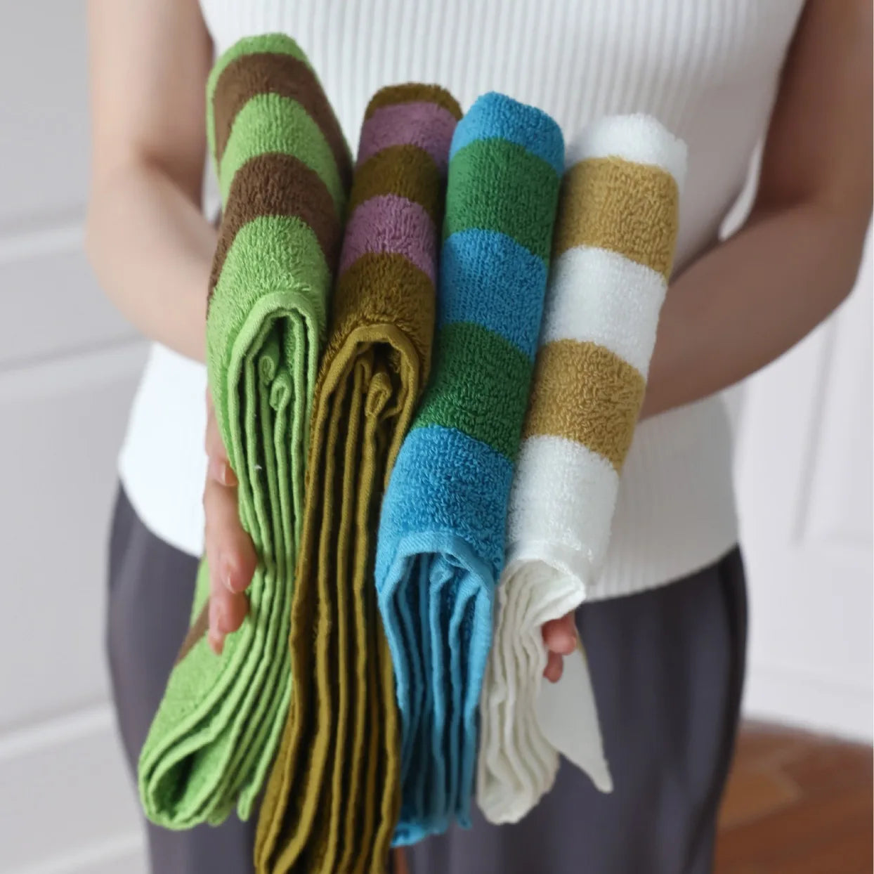 RetroStripe Luxe Baumwollhandtuch – Gestreiftes Baumwoll-Handtuch in Hotelqualität | Brehn