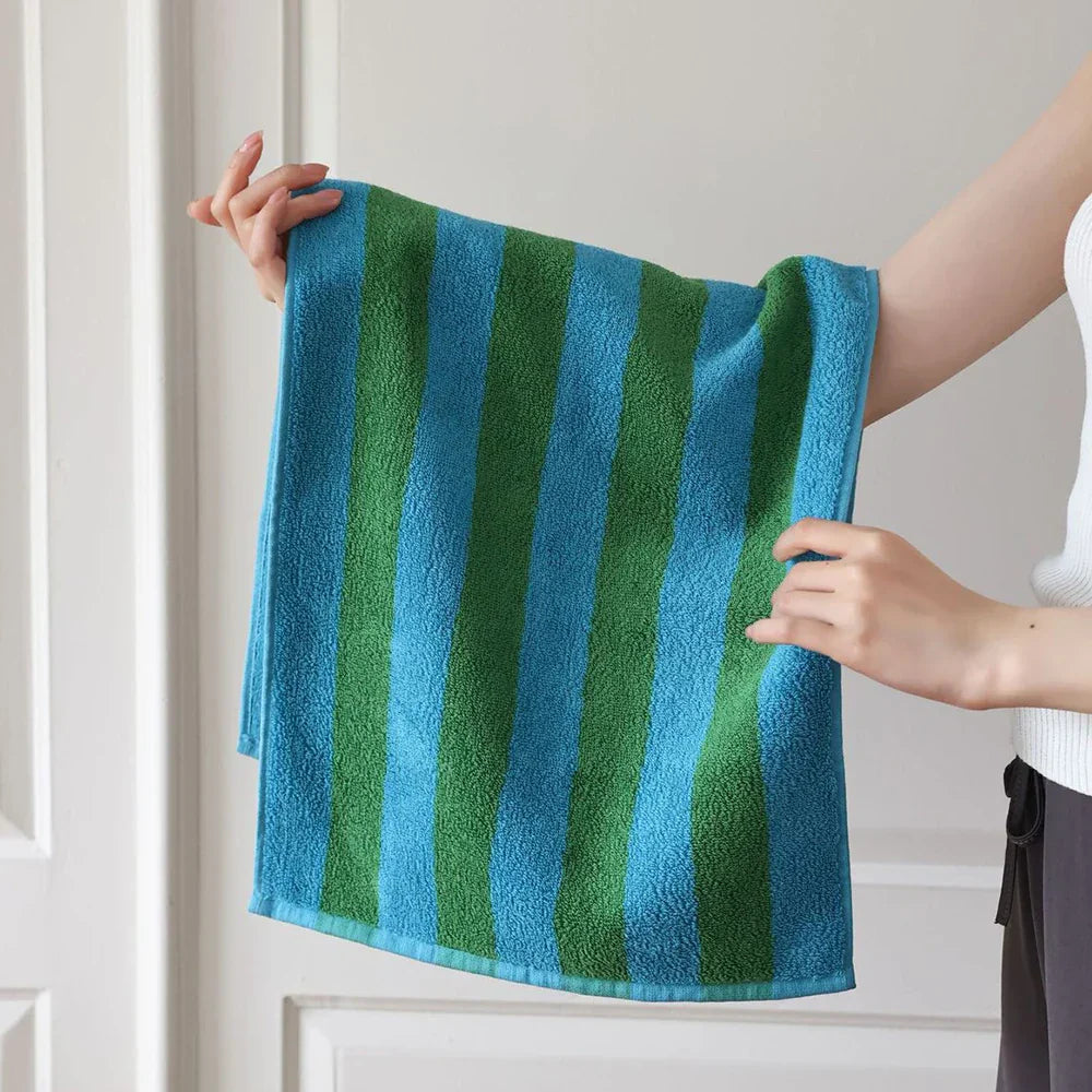RetroStripe Luxe Baumwollhandtuch – Gestreiftes Baumwoll-Handtuch in Hotelqualität | Brehn
