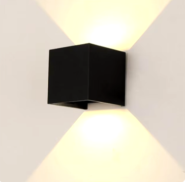 Brehn | LuxeLumen Wasserdichte Wandlampe | Verstellbarer Strahlwinkel für optimale Beleuchtung