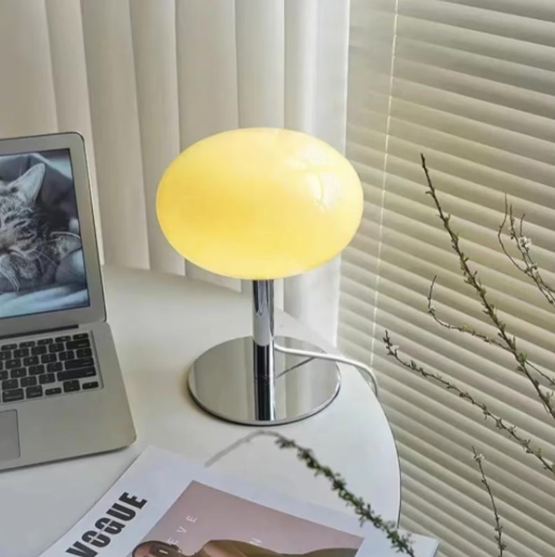 SérénitéMagique - Elegante beige Tischlampe für Ambientebeleuchtung Brehn