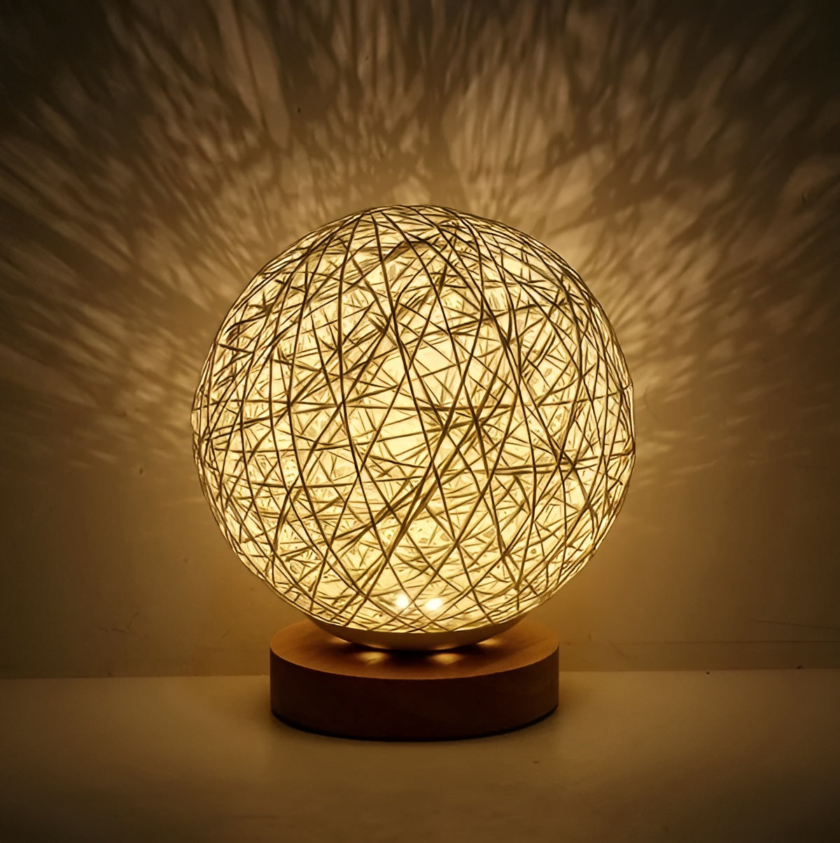TwineGlow Licht - Moderne USB aufladbare Rattan Tischlampe | Brehn