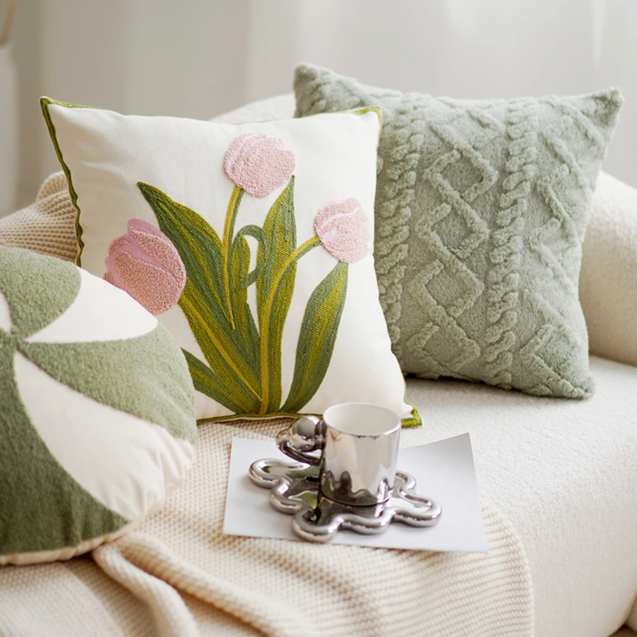 Grüner & Pink Tulpe Bestickter Kissenbezug | Brehn