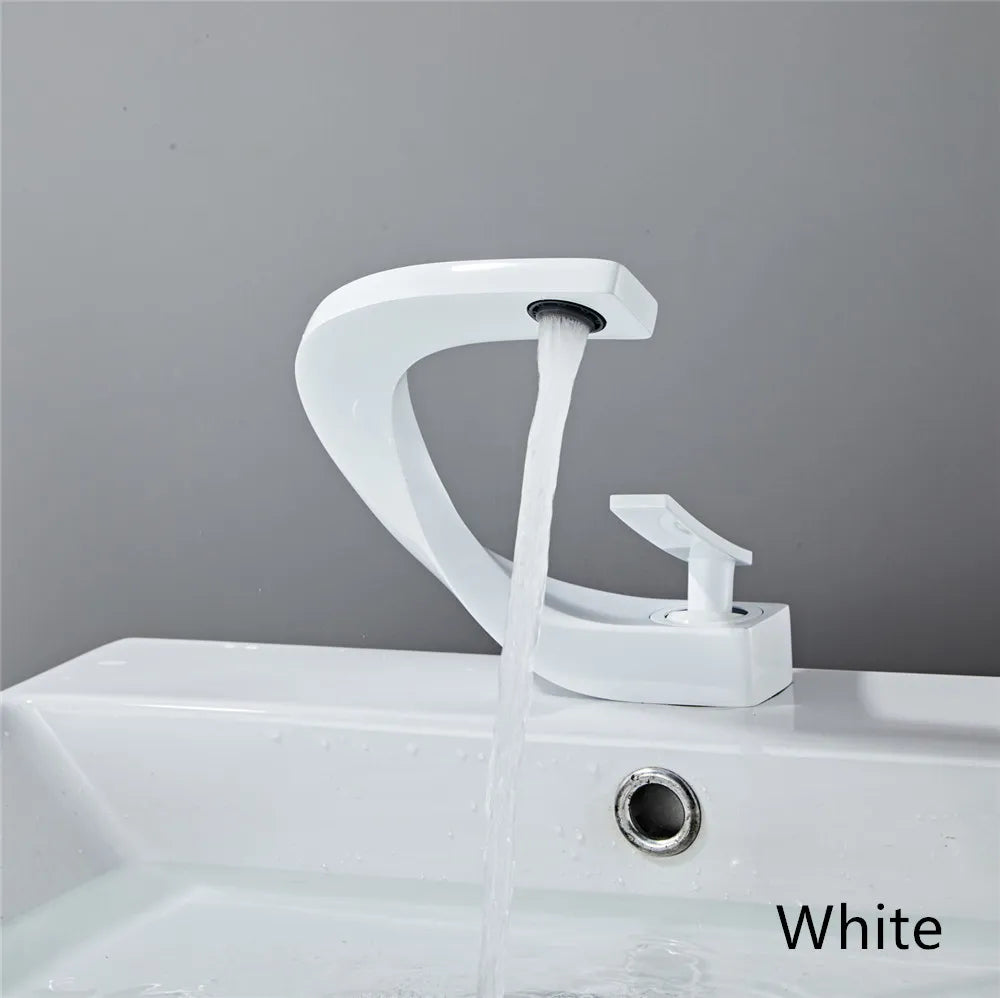 Nordic Arch Künstlerischer Deckmontierter Wasserhahn