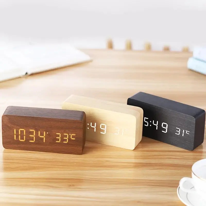 Digitale LED-Holzuhr mit Temperaturanzeige, Alarmfunktion und modernem Design – Perfekt für Schlafzimmer oder Büro, energiesparend und stilvoll | Brehn
