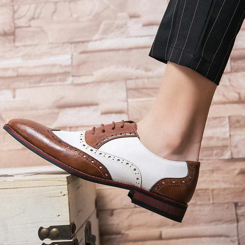 Luxuriöse Herrenschuhe Brogue Schnürschuhe, lässiger britischer Stil, Oxford-Stil mit Kontrastfarben fürs Büro