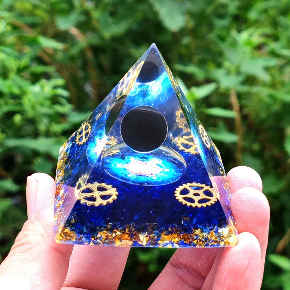 Orgonite-Pyramide mit Amethyst Pendel – Energie, Schutz und Dekoration | Brehn
