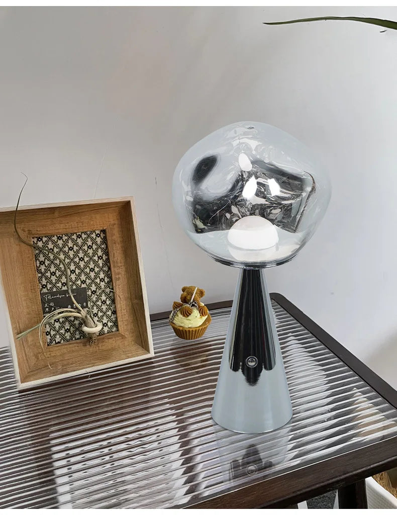 Moderne Mini-Tischlampe im Lava-Design mit LED-Licht - Dekorative Lampe für Wohnzimmer, Schlafzimmer & Büro | Brehn