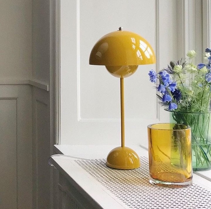 Nordische farbenfrohe Tischlampe