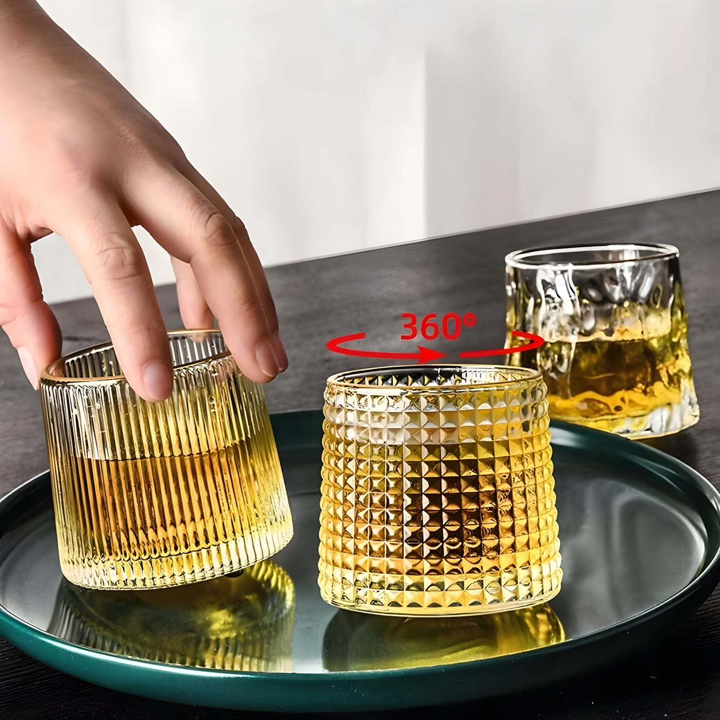Whiskyglas mit 360°-Drehfunktion – Strukturiertes Design für stilvollen Trinkgenuss