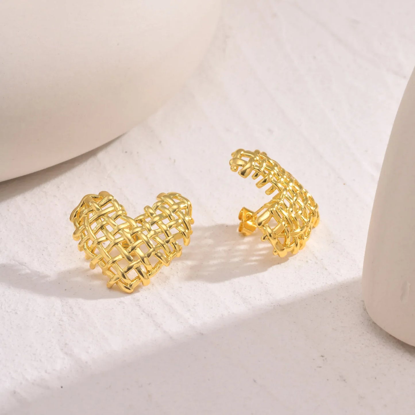 Brehn | 14k geflochtene Herzohrringe