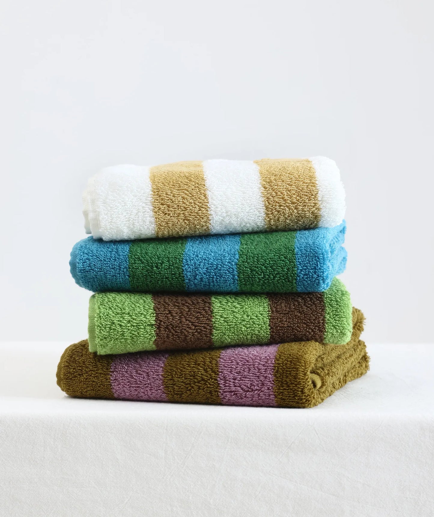 RetroStripe Luxe Baumwollhandtuch – Gestreiftes Baumwoll-Handtuch in Hotelqualität | Brehn