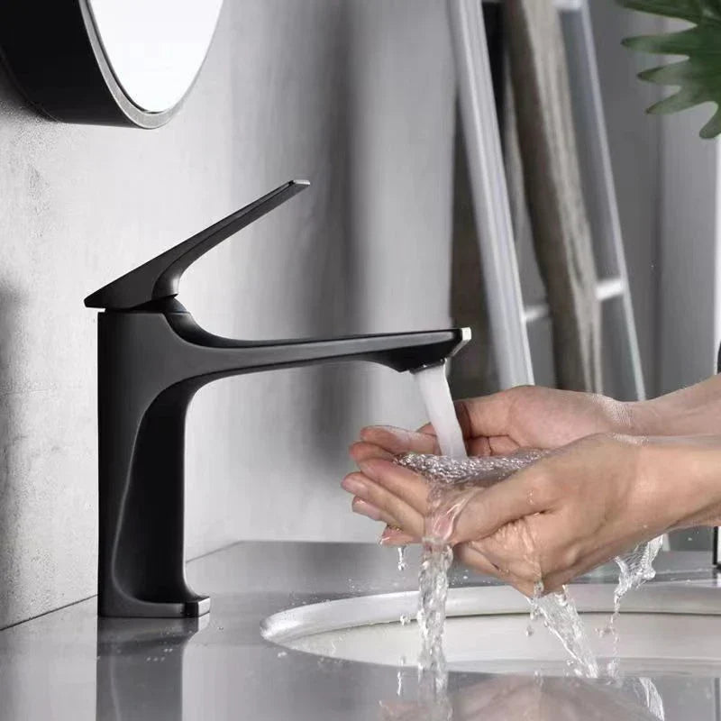 Brehn | Eleganter Badezimmer Wasserhahn - mit Einhebel für zeitlosen Komfort