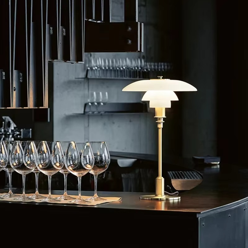 Brehn | Skandinavische Designer Tischlampe Minimalistisch