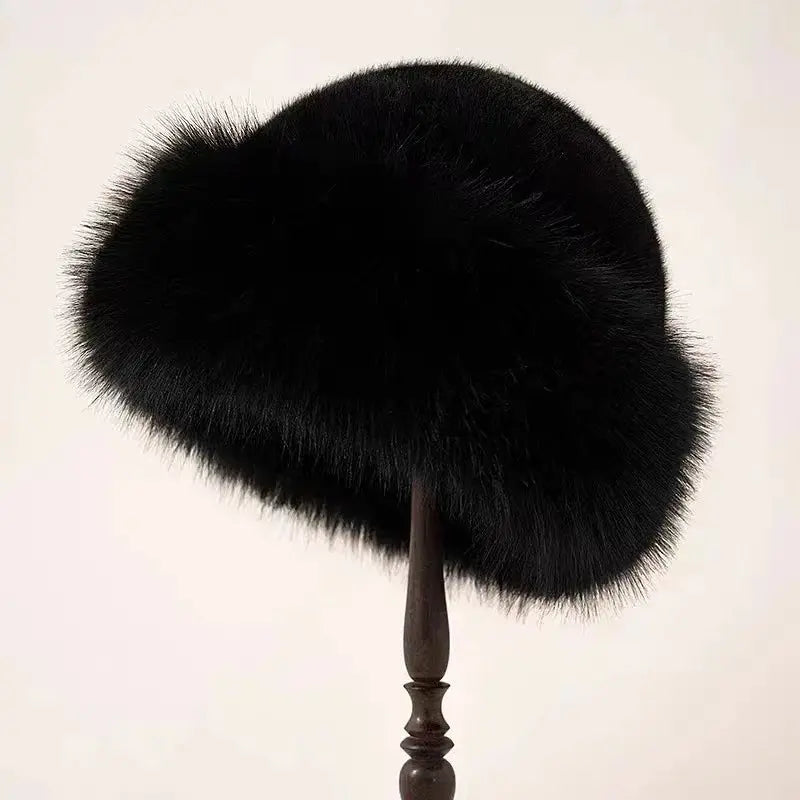 Stylische Wintermütze mit Kunstpelzfutter