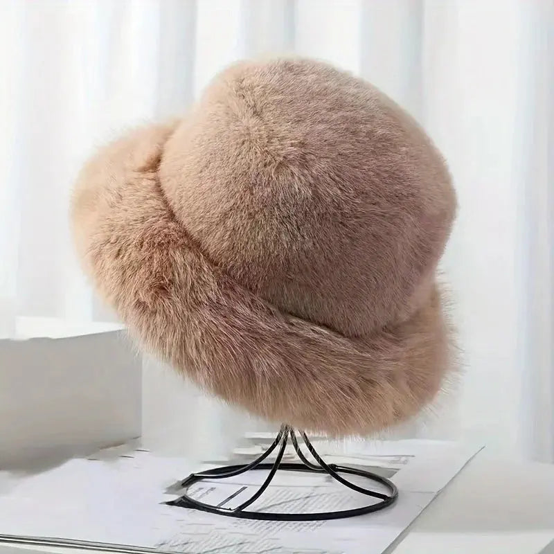 Stylische Wintermütze mit Kunstpelzfutter