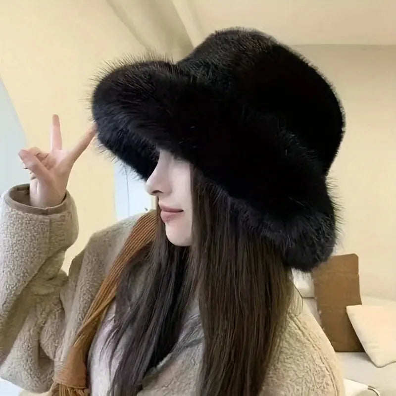 Stylische Wintermütze mit Kunstpelzfutter