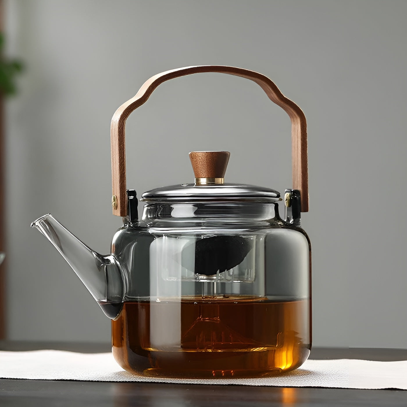 Glas Teekanne mit Holzdeckel und Sieb – Elegantes Design | 1,2 L Rauchglas für stilvollen Teegenuss | Brehn