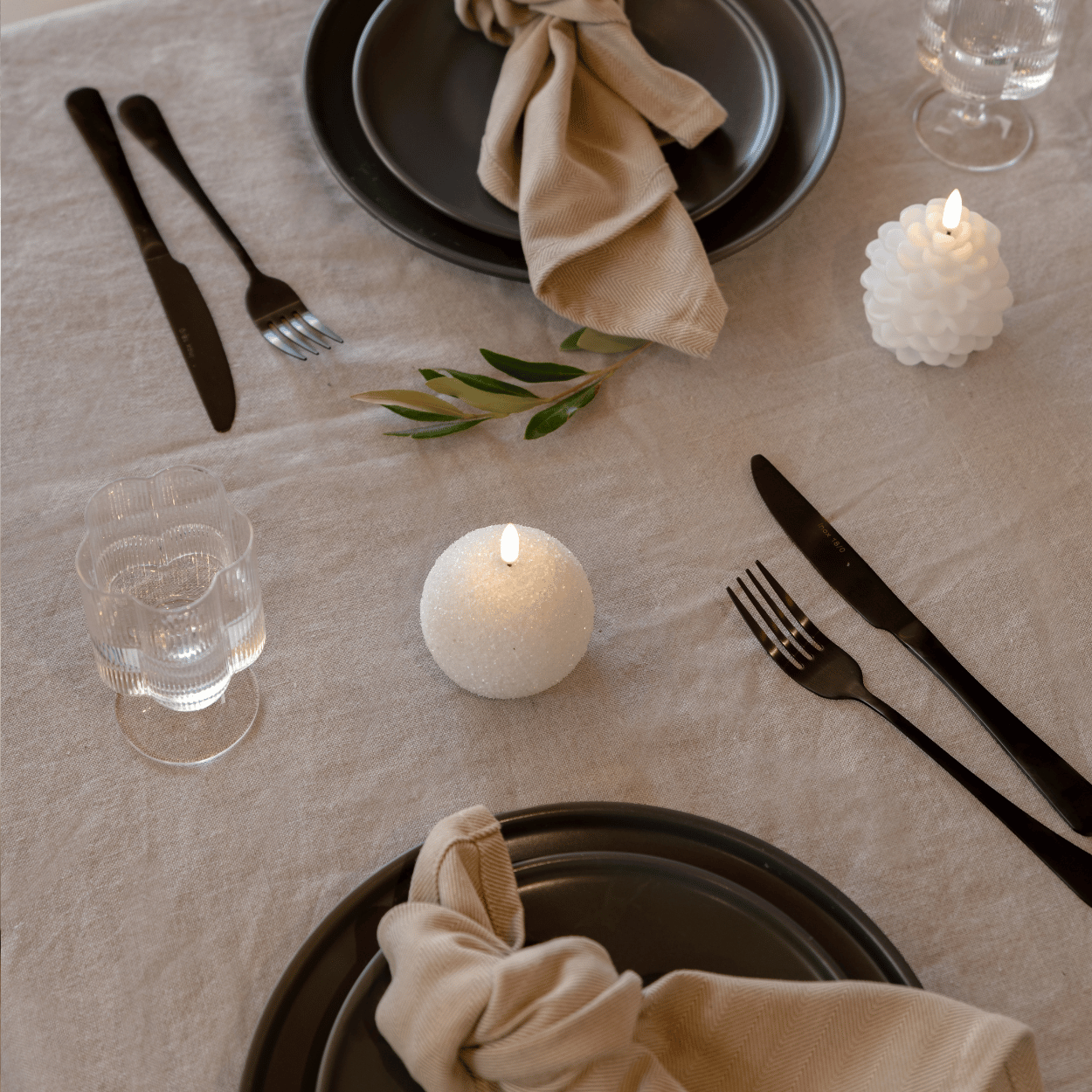 Brehn | WinterShine – Elegante LED Kerze im Schneekugel-Design