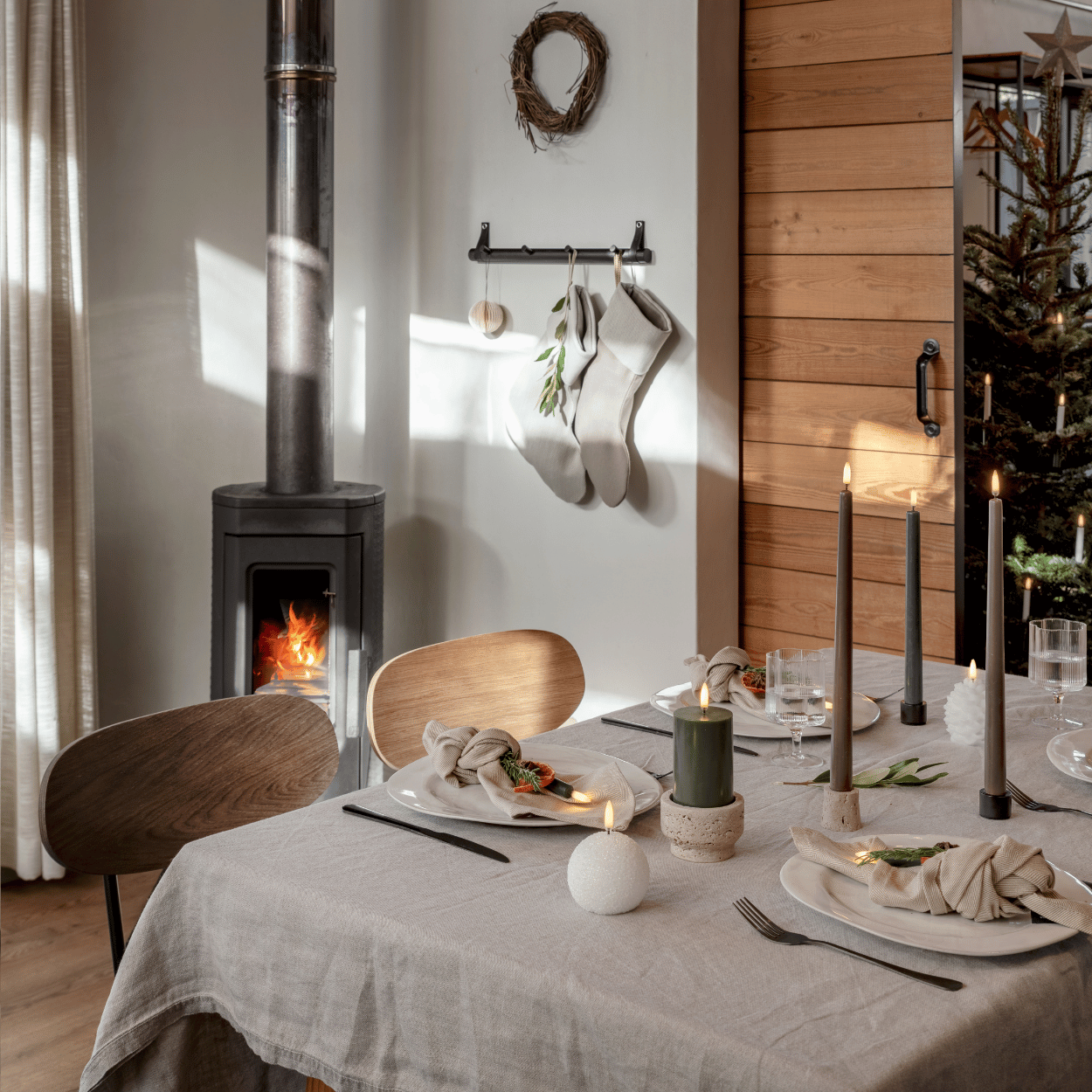 Brehn | WinterShine – Elegante LED Kerze im Schneekugel-Design