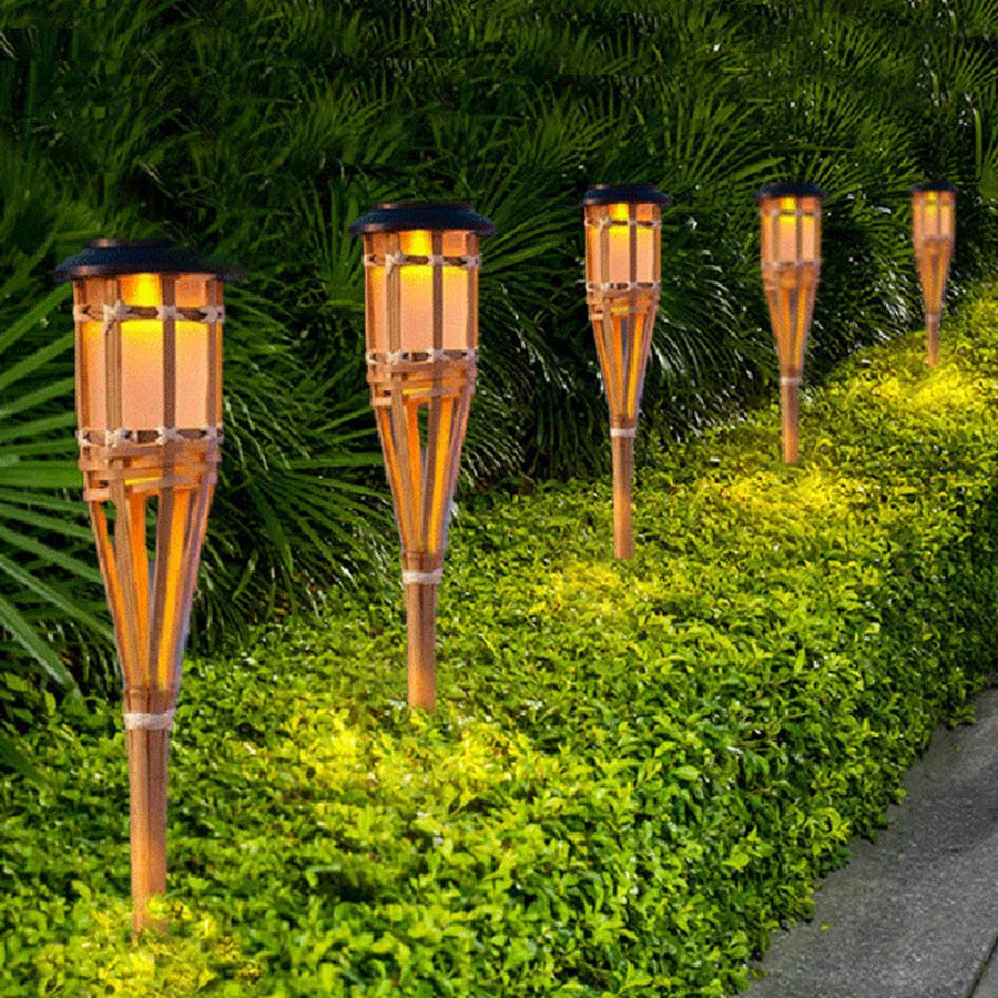 Solarbetriebene Gartenfackeln im Bambus-Design – Wetterfeste LED Deko Beleuchtung für Außen | Brehn