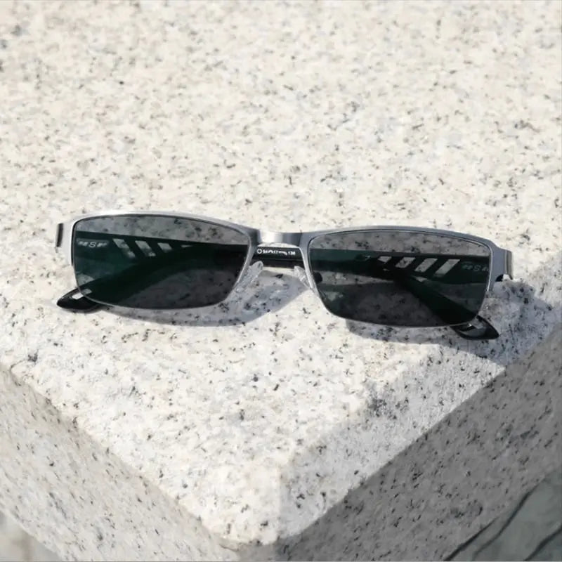 Ultra-leicht multifokale selbsttönende Lesebrille