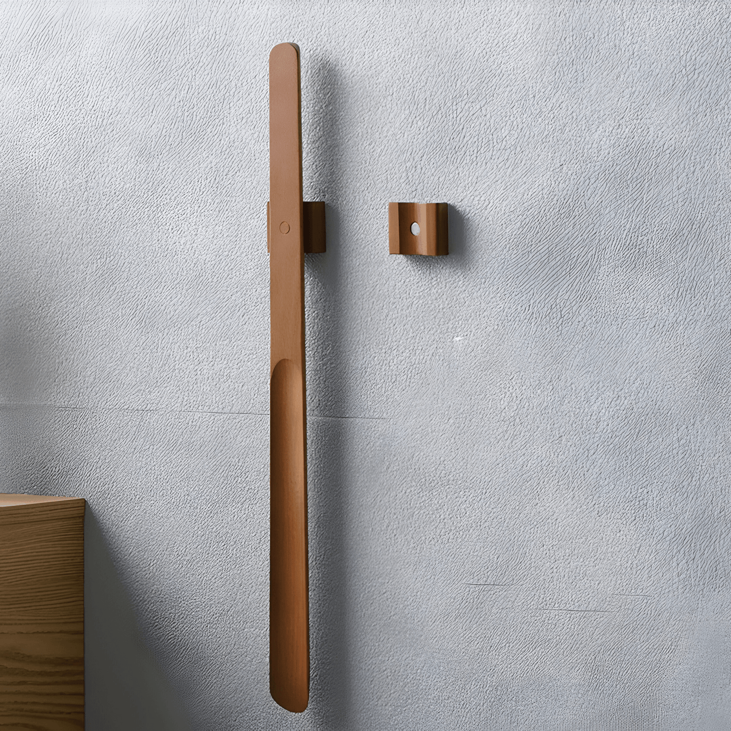 Langer Holzschuhanzieher mit Magnet und Wandhalter 55 cm | Brehn