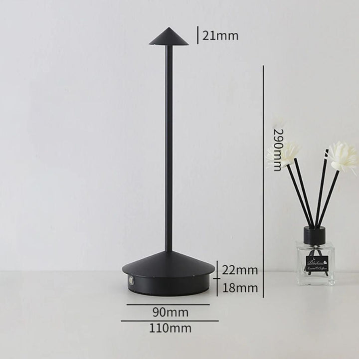 Brehn | Eindhoven Robyn Arrow LED Tischlampe