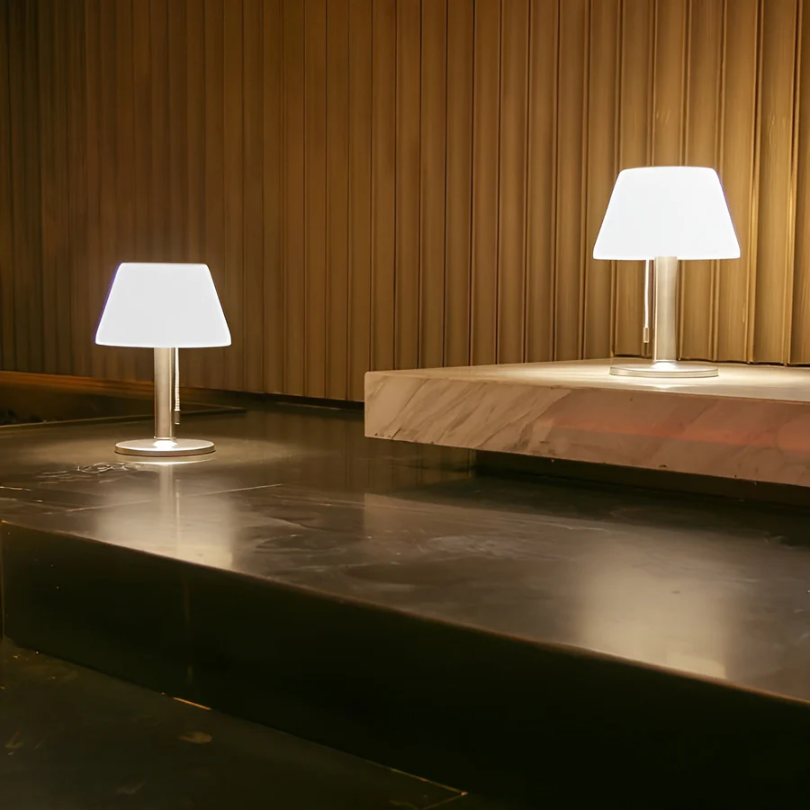 Brehn | Stilvolle Solarenergie Tischlampe - SolarLuxe