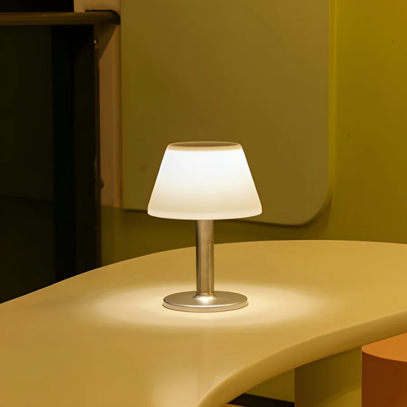 Brehn | Stilvolle Solarenergie Tischlampe - SolarLuxe