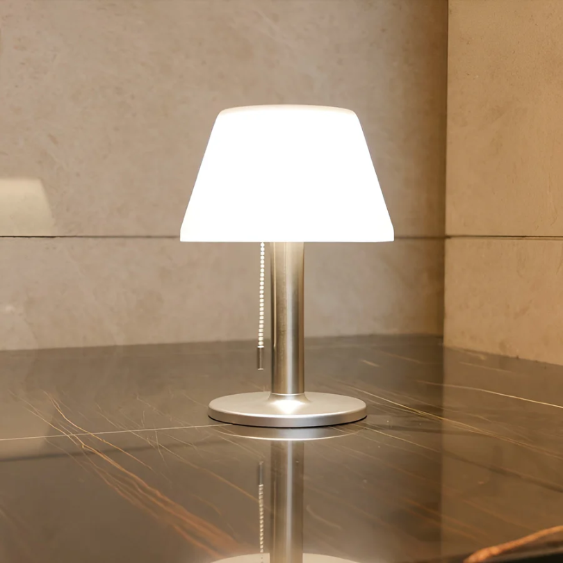 Brehn | Stilvolle Solarenergie Tischlampe - SolarLuxe