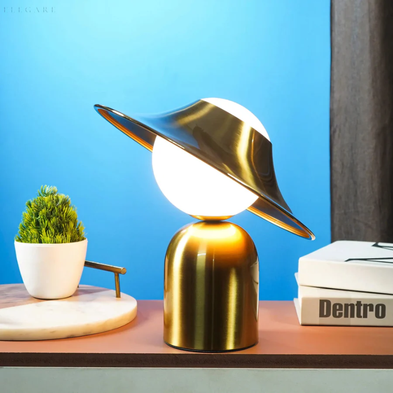 Brehn | Luxuriöse Metall Tischlampe - GoldAura