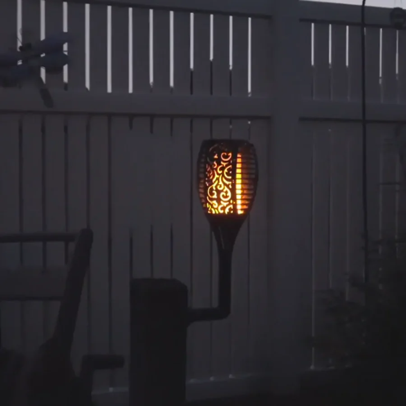 SolarFlame Gartenfackeln – Nachhaltige LED Gartenbeleuchtung | Brehn