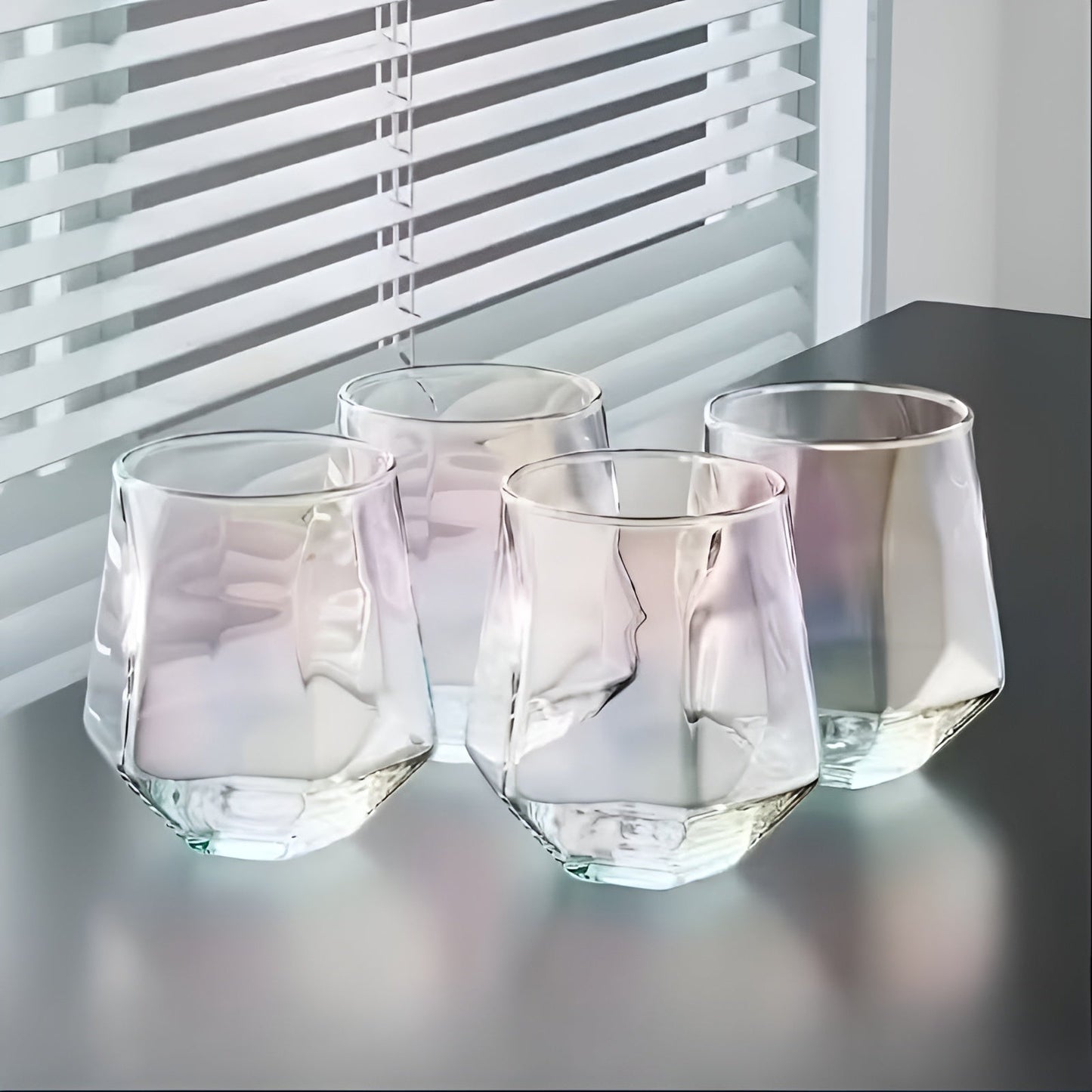 Transparentes Glas, 4-teiliges Set – Stilvolles und dekoratives Design | 300 ml Glas für Wasser, Saft und Tee