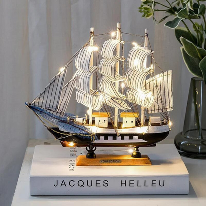 Royaleva Nordische Holzsegelboot-Skulptur - LED-beleuchtetes Dekorationsobjekt, batteriebetrieben