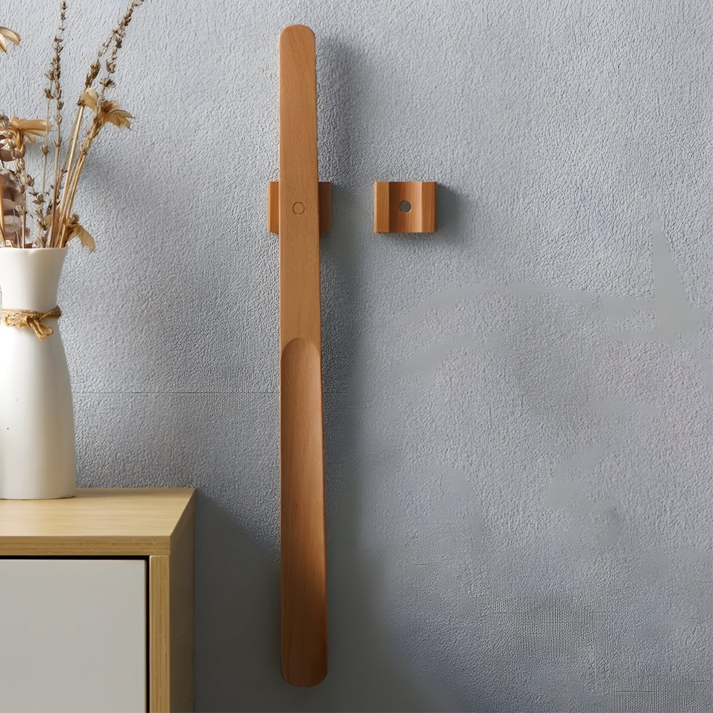 Langer Holzschuhanzieher mit Magnet und Wandhalter 55 cm | Brehn